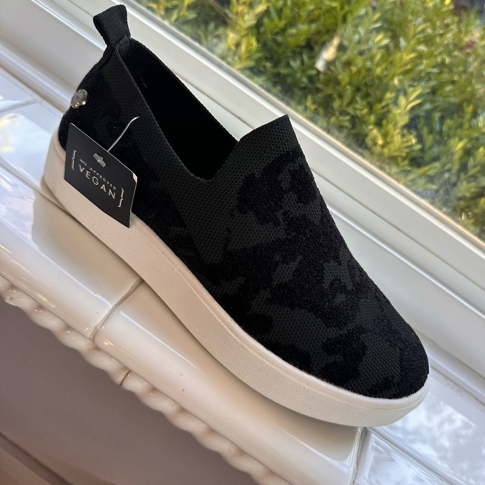 Bernie Mev Black Slip-On Women's Shoes